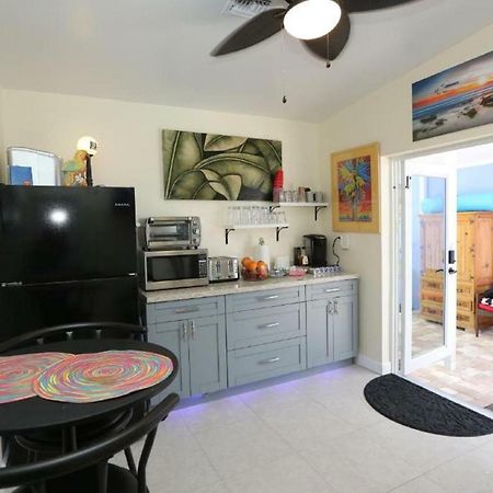 Fantasy Island Inn, Caters To Men Wilton Manors Экстерьер фото