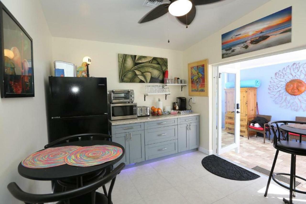 Fantasy Island Inn, Caters To Men Wilton Manors Экстерьер фото