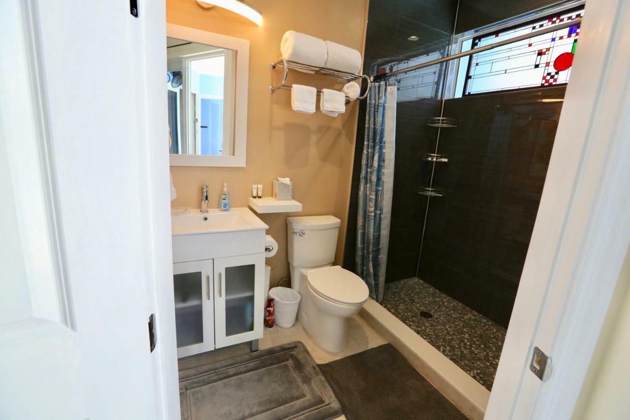 Fantasy Island Inn, Caters To Men Wilton Manors Экстерьер фото