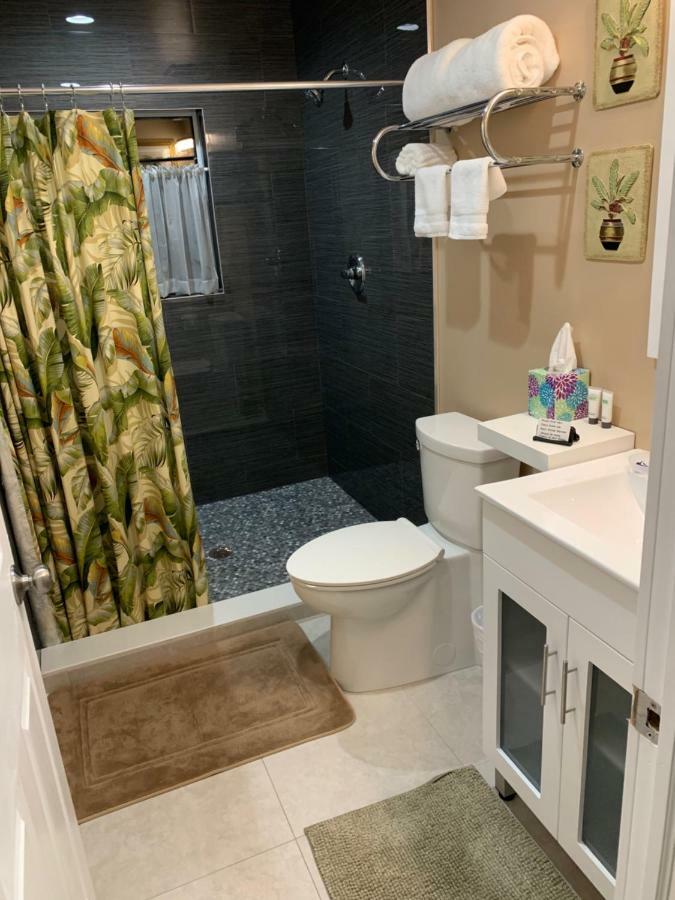 Fantasy Island Inn, Caters To Men Wilton Manors Экстерьер фото