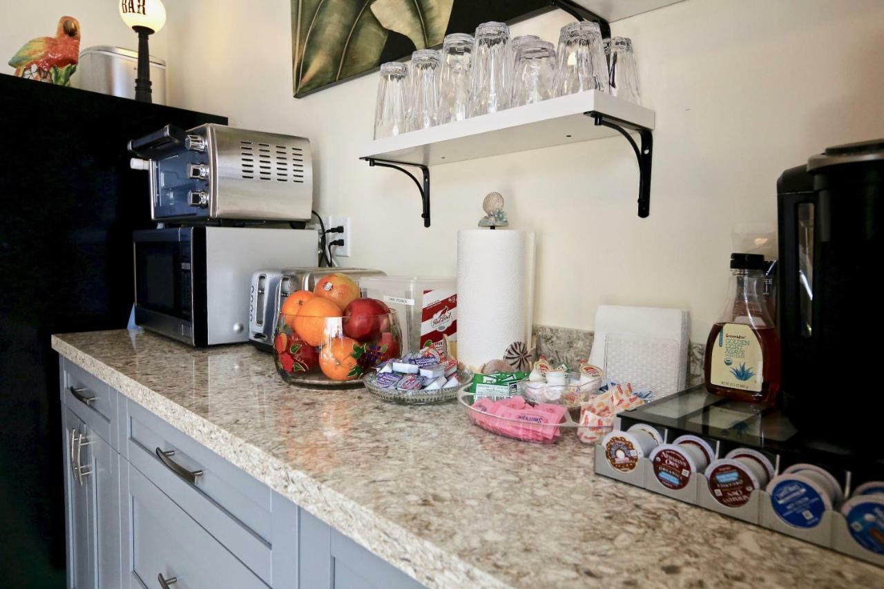 Fantasy Island Inn, Caters To Men Wilton Manors Экстерьер фото